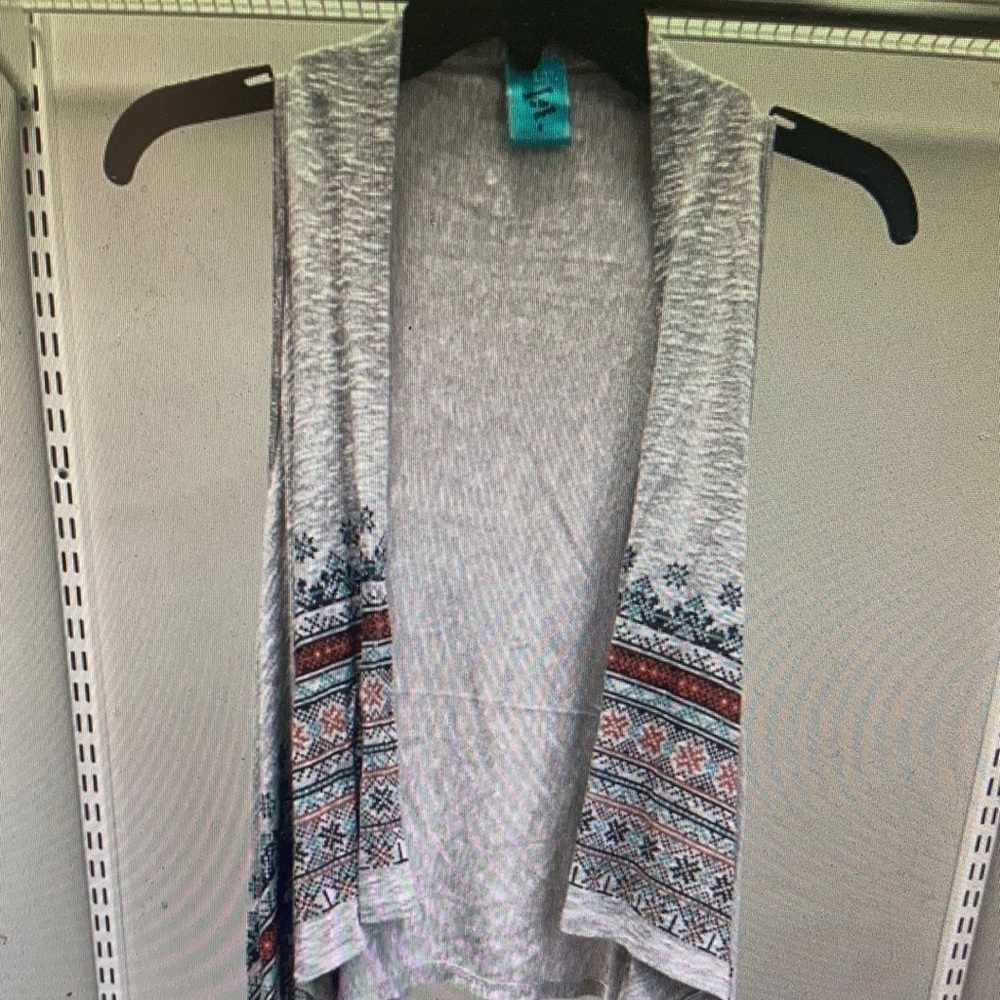 h.i.p. light gray knit sleeveless open vest